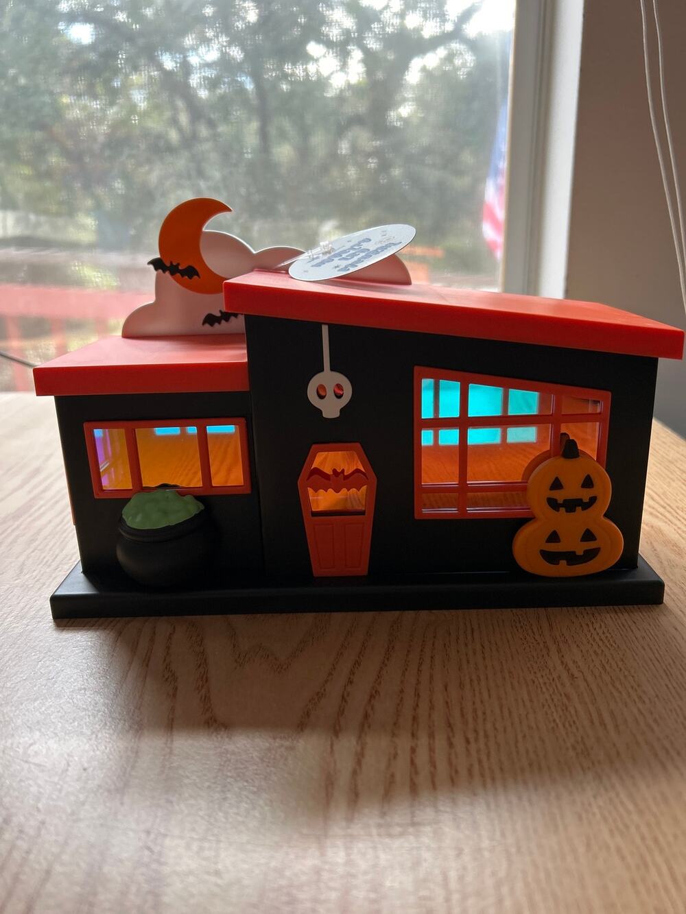 New Halloween 👻House LED Light Up Novelty Decor Bats 🦇Pumpkin 🎃size 9”x5”